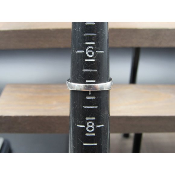 Size 7 Sterling Silver Gorgeous Round Cubic Zirconia With Accents Band Ring - Picture 8 of 10